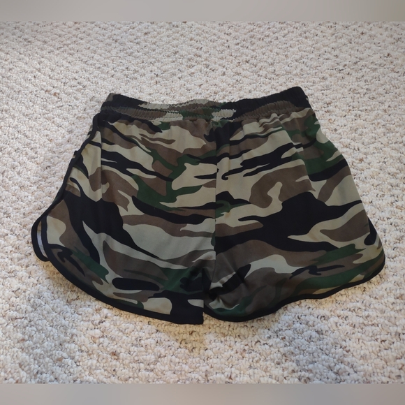 Camouflage Shorts - Picture 2 of 13